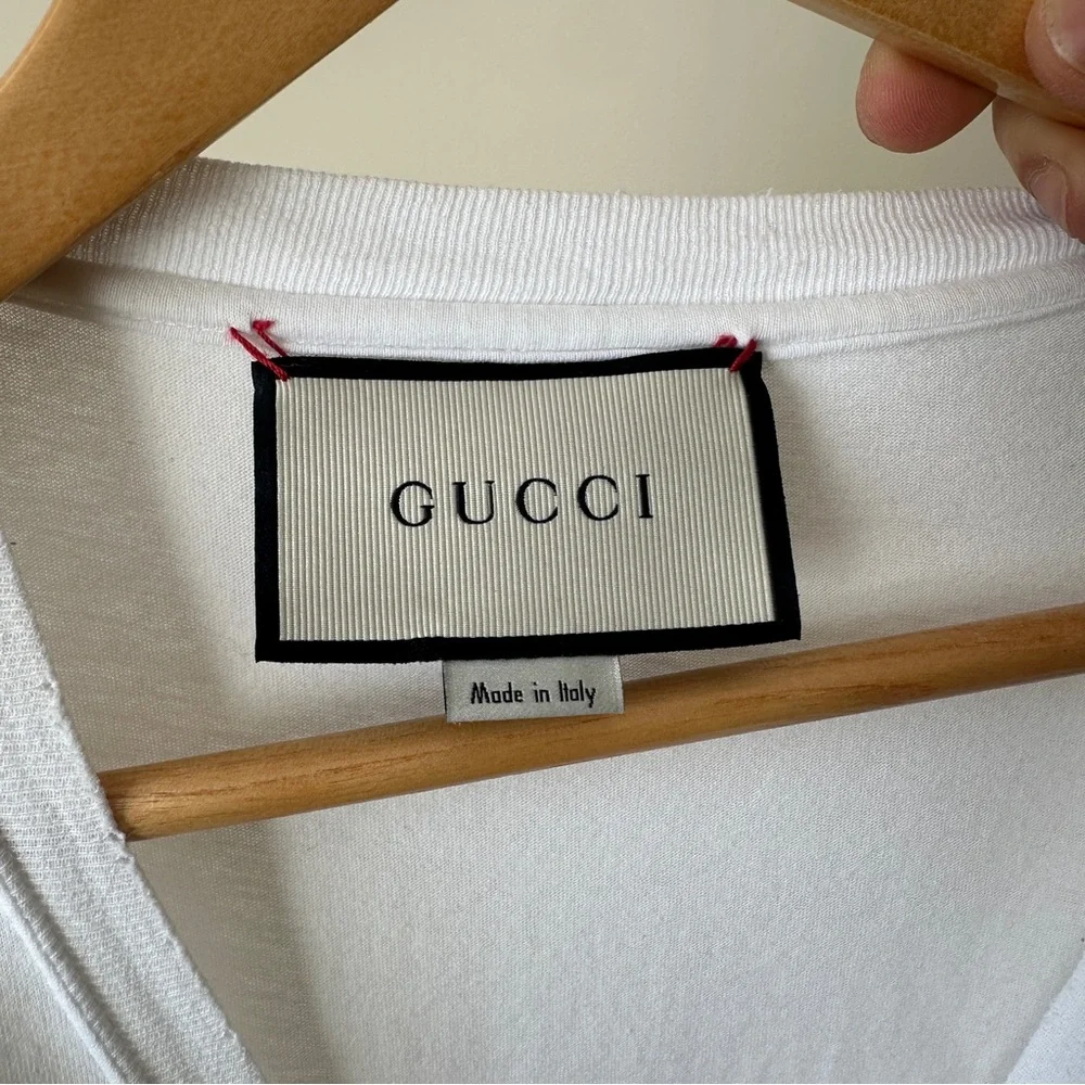 Gucci White Tee with Iconic Stripe Logo - Picture 4 of 5
